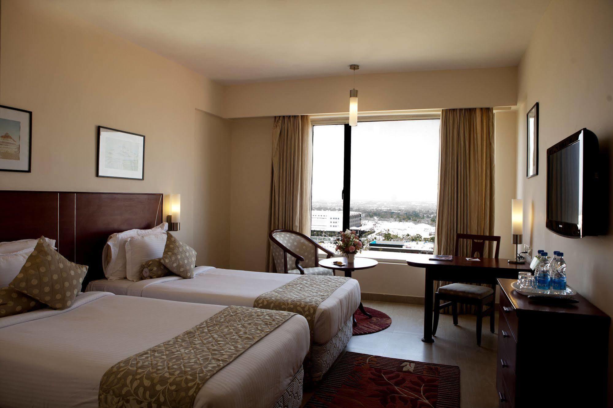 Hotel Oh Biz Premier At Leonia à Haïdarabad Extérieur photo